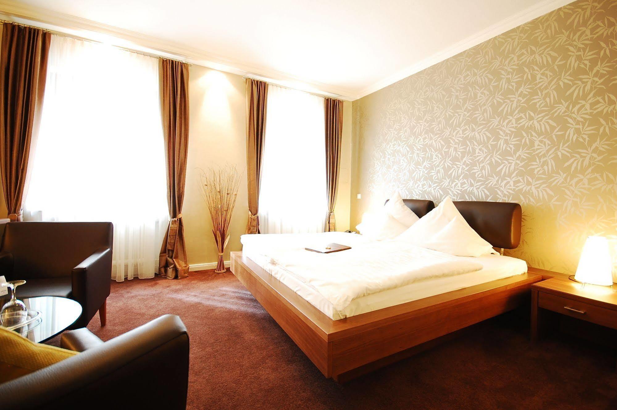 Hotel Binz Бернкастель-Кюс Екстер'єр фото